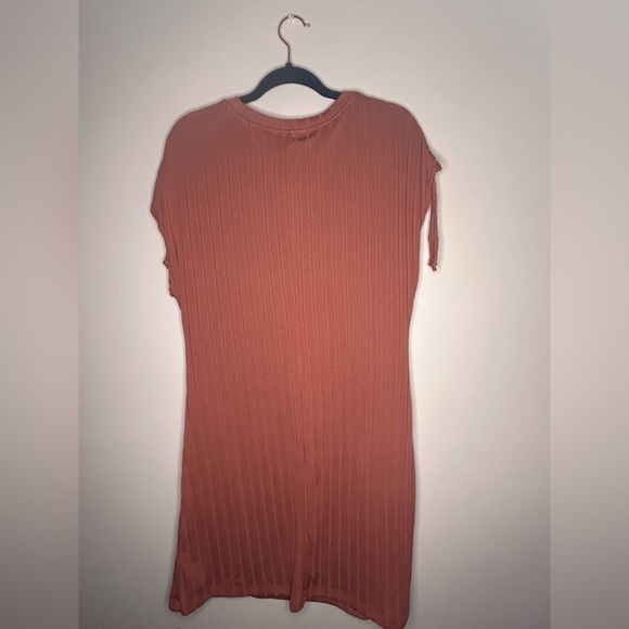 ❌SOLD❌ Gilli rose Ribbed body con midi dress - Picture 2 of 3